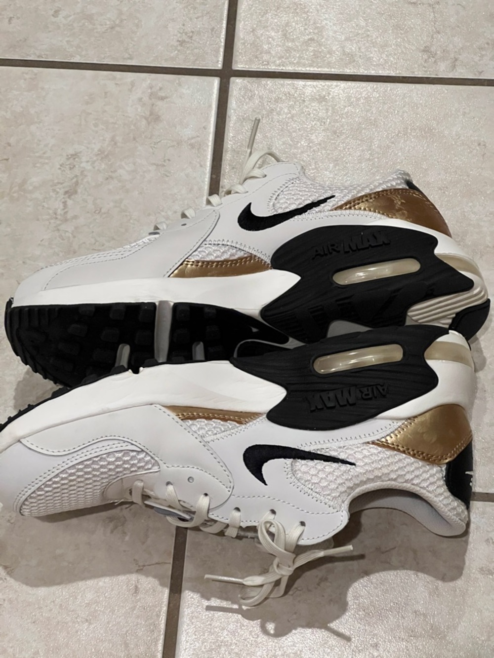 Nike Women’s air max excee phantom black metallic Gold Sneakers 8.5 EUC